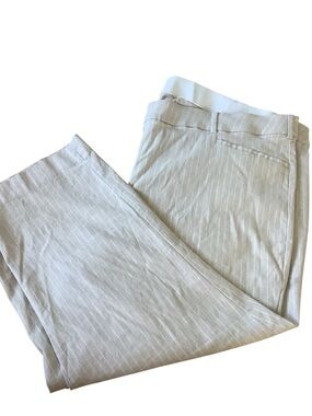 BNWOT Lane Bryant Light tan Pinstriped Women's Capris